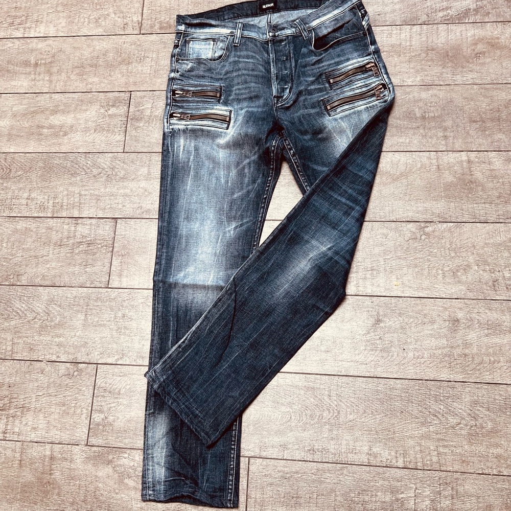 Hudson jeans. 32 x inseam 29” like new